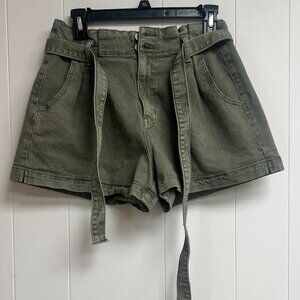 NWT American Eagle Belted Highest Rise Mom Short Stretch Olive Green Size 28W/6
